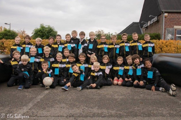 Jeugd SK Herkenrode aan de start van Borreltjesloop