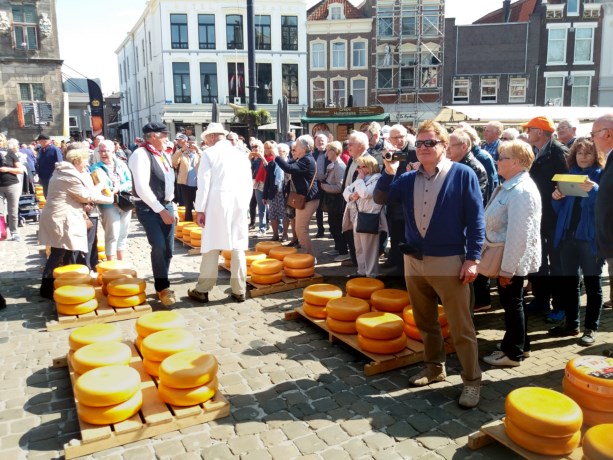 Neos-Kuringen brengt bezoekje aan kaasstad Gouda