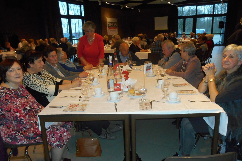 Neos Kuringen houdt kerstfeest