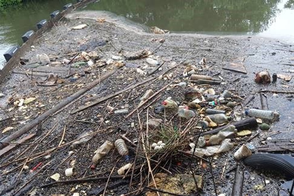 VMM en Hasselt plaatsen twee permanente drijfvuilvangers op Demer