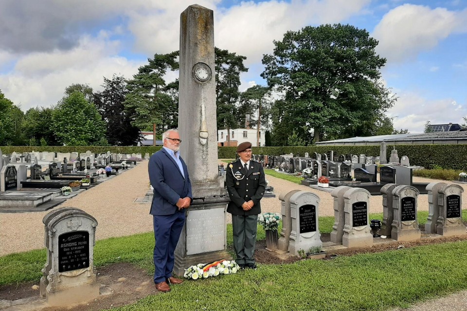 Bloemen voor de vergeten helden van Kermt