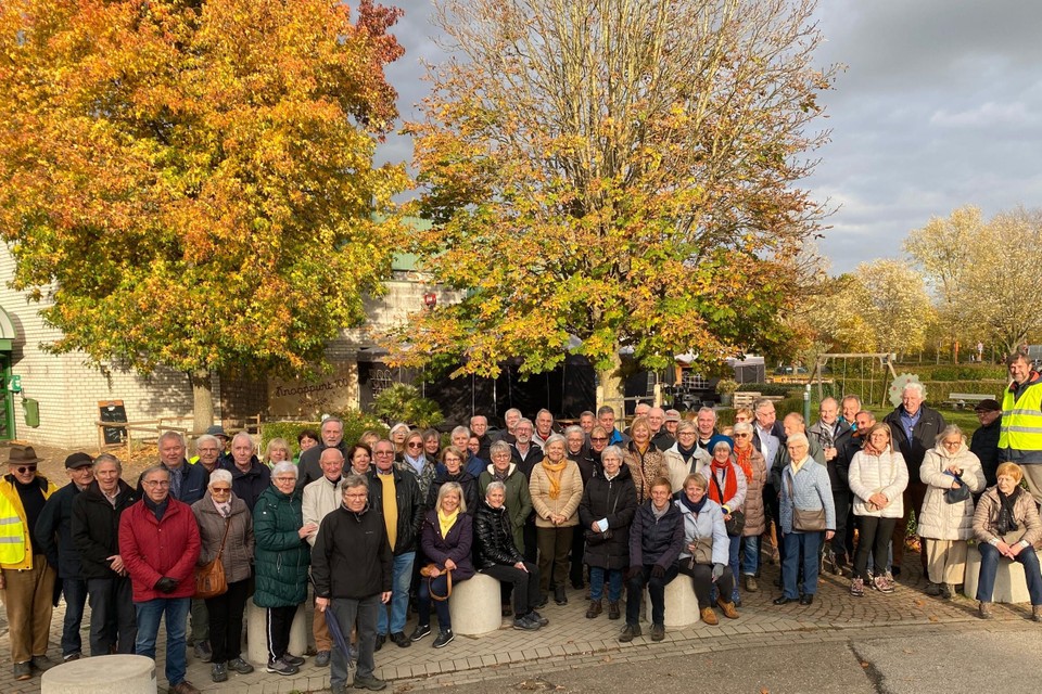 Neos Kuringen blijft maandelijks wandelen