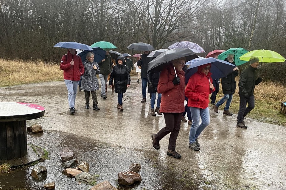 Neos Kuringen start 2022 met een regenwandeling