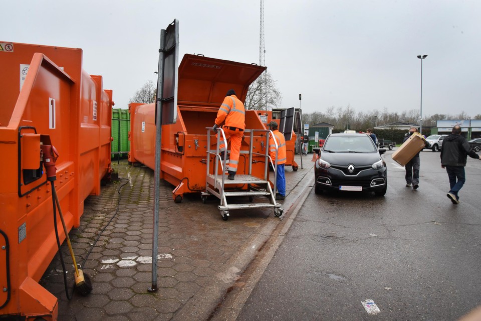 Vuilniszakken voortaan ook te koop op recyclagepark Kuringen