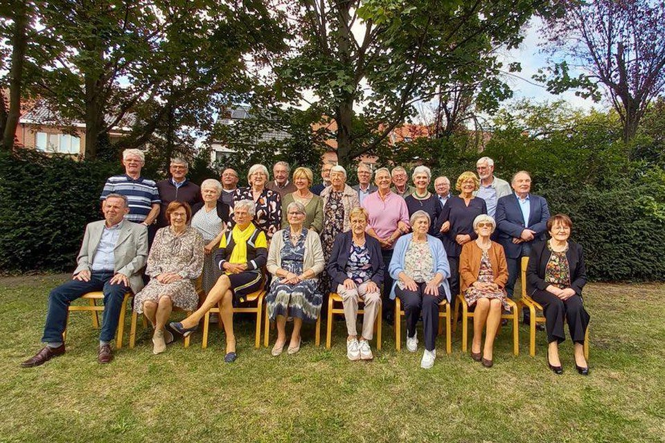 75-jarigen komen samen in Kuringen