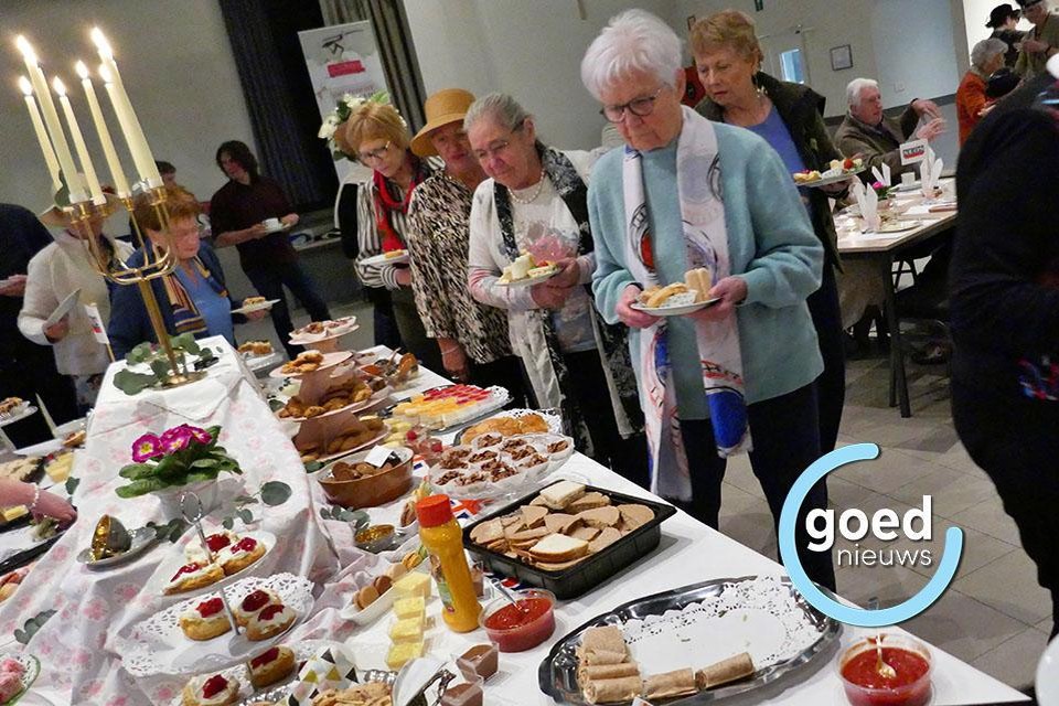 Neos Kuringen geniet van lekkernijen tijdens High Tea