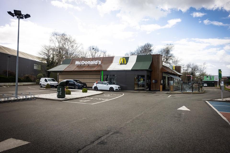 Een winterterras en extra parkeerplaatsen: dit zijn de plannen van McDonald’s Kuringen